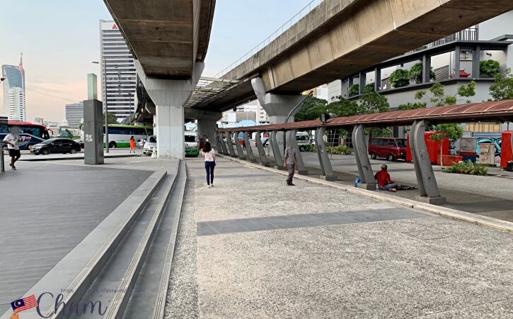 LRTのPasar Seni駅からセントラルマーケットに続く道