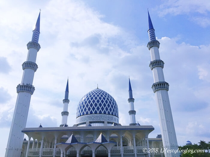 マレーシアのブルーモスクの全体像