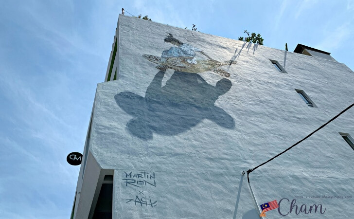 Chulia Mansion Hotelの壁に描かれたErnest Zacharevicさんのストリートアート