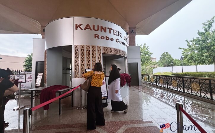 ピンクモスクのローブレンタルカウンター