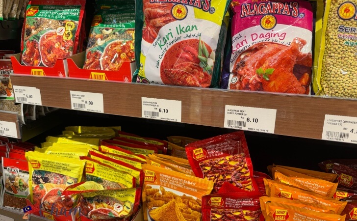 マレーシアのスーパーで販売されているカレーパウダー