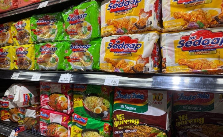 マレーシアのスーパーで販売されているインスタント麺のお土産