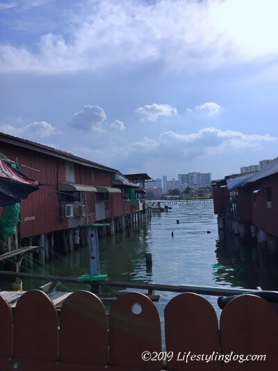 姓周橋（chew jetty）にある水上集合住宅