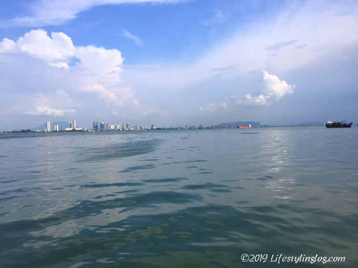 姓周橋（chew jetty）から見える海