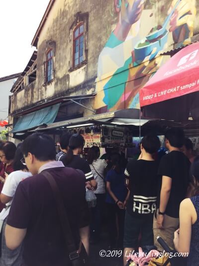 Penang Road Famous Teochew Chendulのお店の前の行列