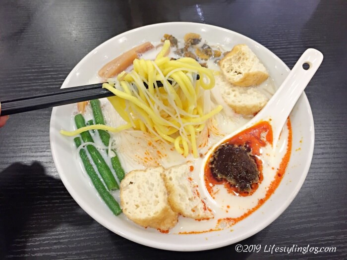 Penang Road Famous Teochew Chendulのフランチャイズ店のホワイトカリーミーの麺