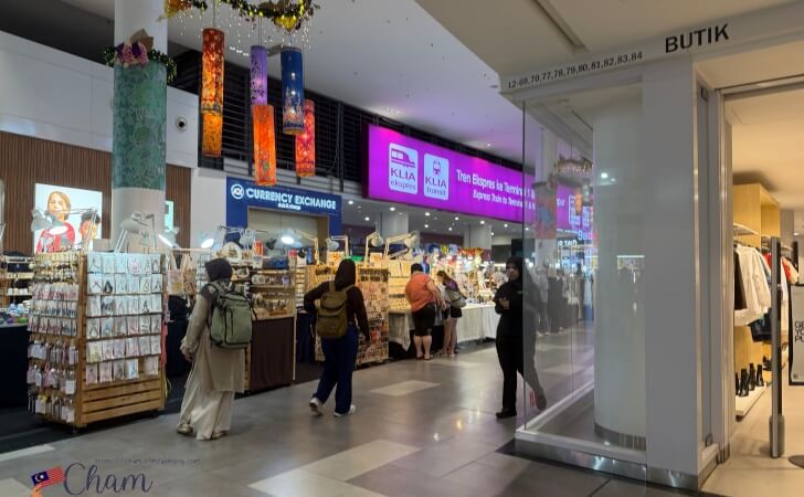 クアラルンプール国際空港ターミナル2のH&Mの側にあるKLIAエクスプレス乗り場