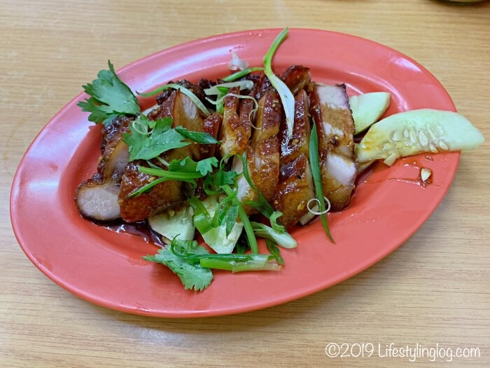 Restoran Nasi Ayam Kam Kee（雞容海南雞飯茶餐室）のローストチキン