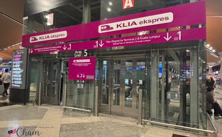 KLIAエクスプレス行きのエレベーター