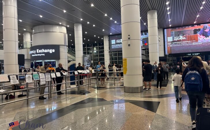 クアラルンプール国際空港（KLIA）の到着ロビー