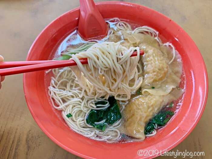 九香雲呑麺の自家製麺