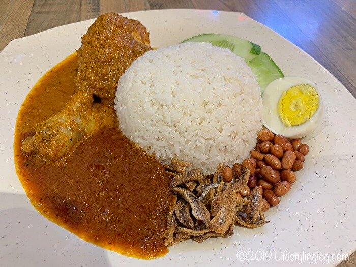 AH CHENG LAKSAのNasi Lemak Rendang