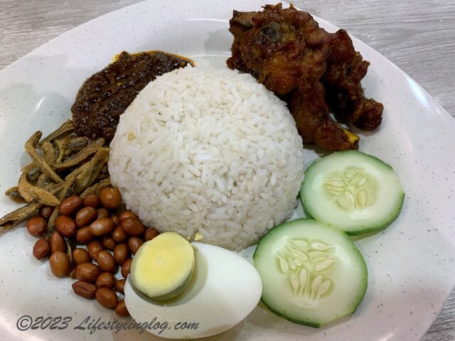 Ah Cheng LaksaのNasi Lemak Ayam Goreng