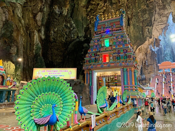 バトゥ洞窟（Batu Caves）の中にあるSri Velayuthar Temple