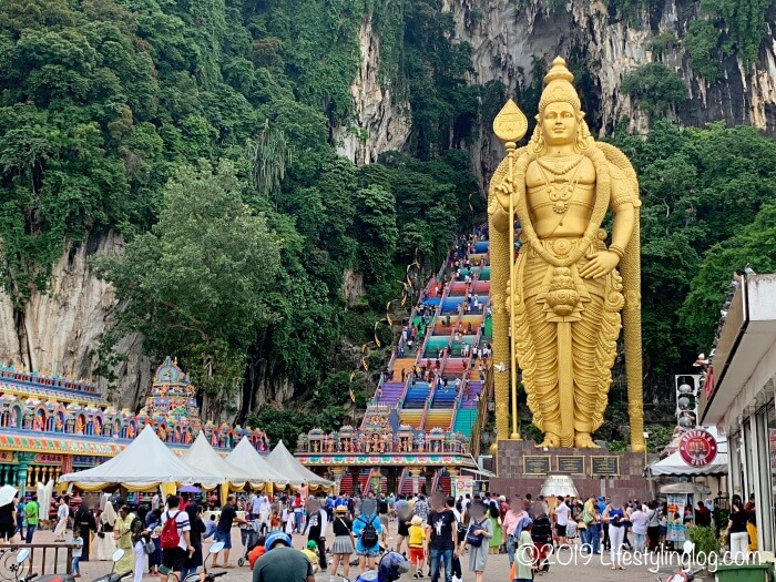 バトゥ洞窟（Batu Caves）にあるムルガン像