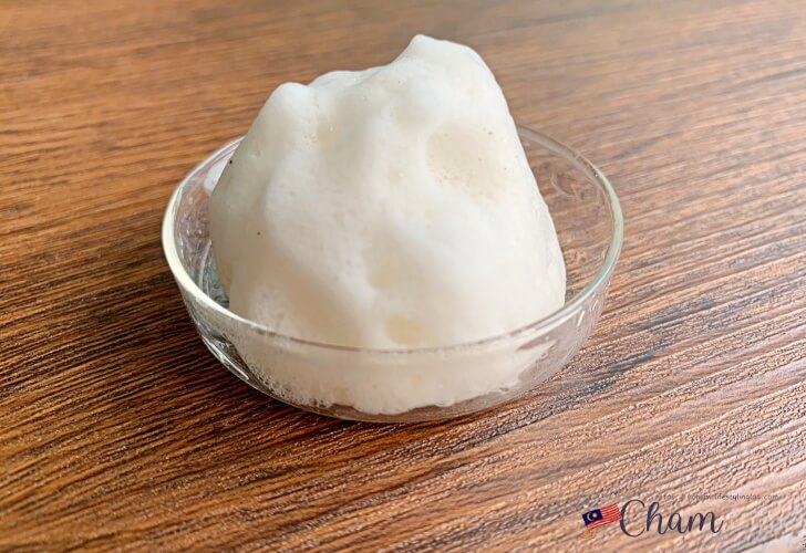 泡立てたTANAMERA（タナメラ）のブラックフォーミュレーションフェイシャルソープ