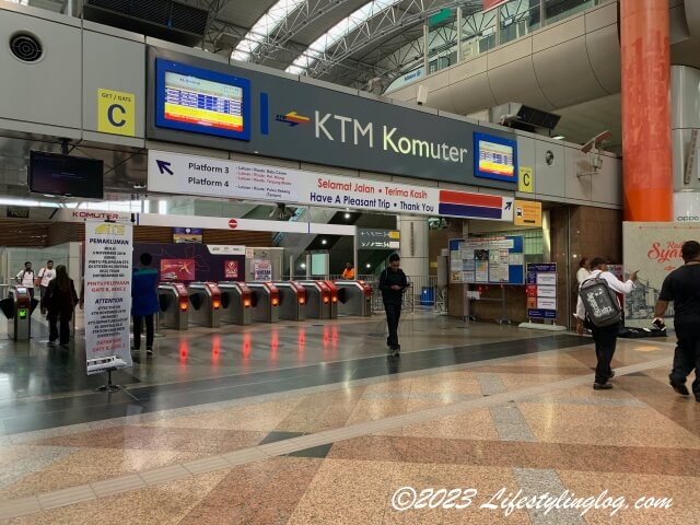 KLセントラル駅のLevel 1にあるKTMコミューターの改札