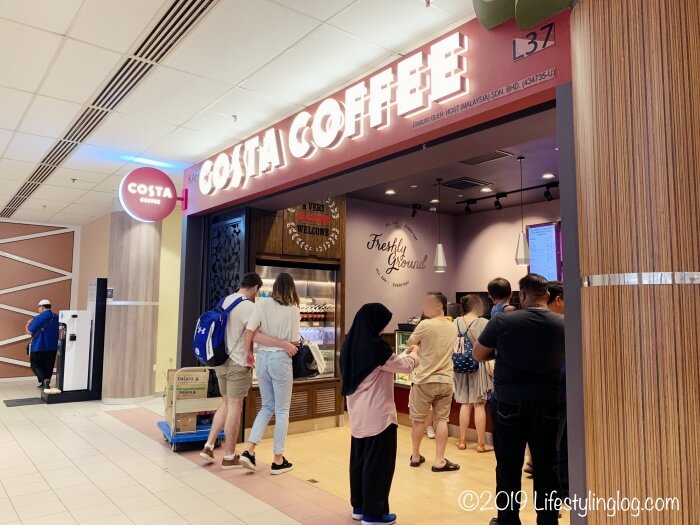 ランカウイ国際空港の搭乗エリアにあるCOSTA COFFEE