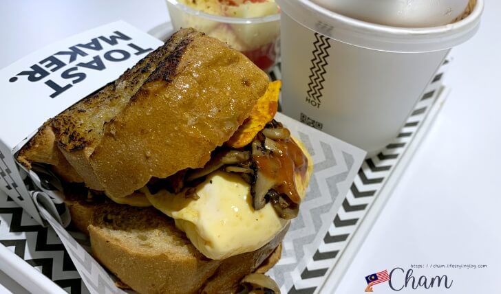 Toast Makerのトーストとコーヒー