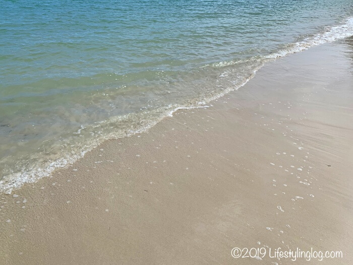 透明感のあるPantai Kok（パンタイコック）ビーチの海水