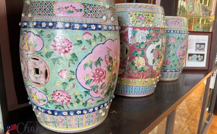 Pinang Peranakan Mansion(ペナンプラナカンマンション)で展示されているプラナカンの陶器