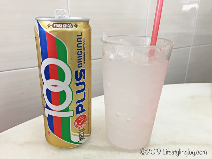 マレーシアの100PLUS（ハンドレッドプラス）