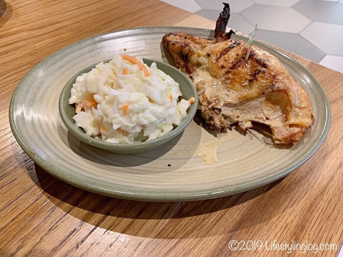 Nando'sの手羽部分のPERi-PERi Chicken（ペリペリチキン）とコールスロー