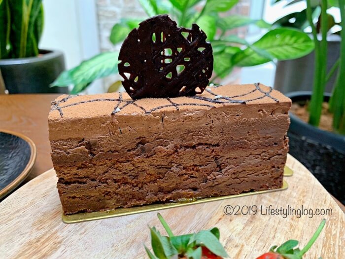 トリュフがたっぷり使われたBeryl's LOT18のChocolate Truffleケーキ