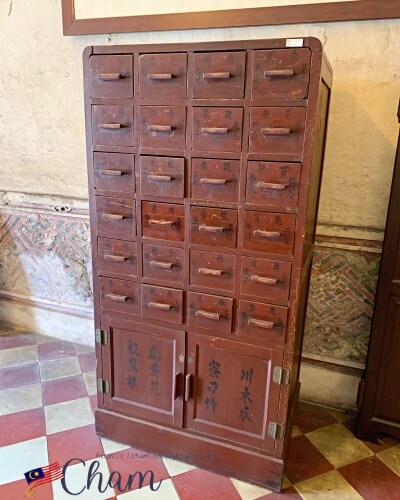 MALAQA HOUSE（マラッカハウス）で販売されているアンティークの家具