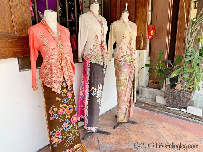 マラッカのお土産屋さんで販売されているkebaya（クバヤ）