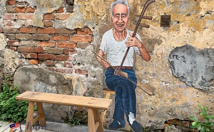 鬼仔巷（Kwai Chai Hong）にある二胡伯伯（Erhu Uncle）のストリートアート