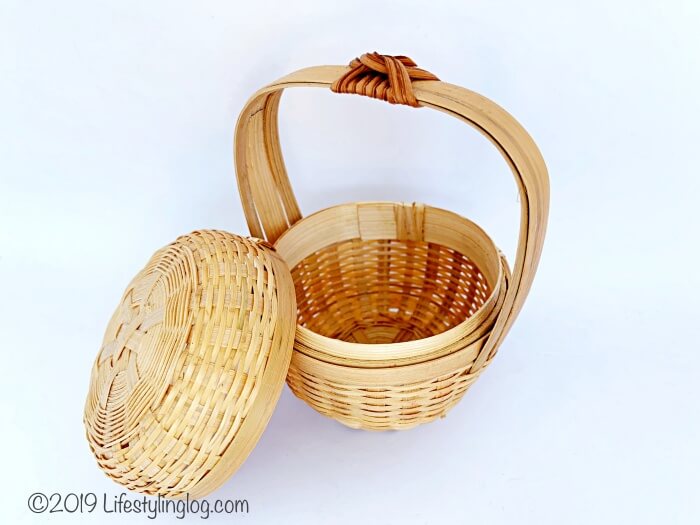 The Basket Shopで購入した竹製ミニバスケットの蓋を開けたところ