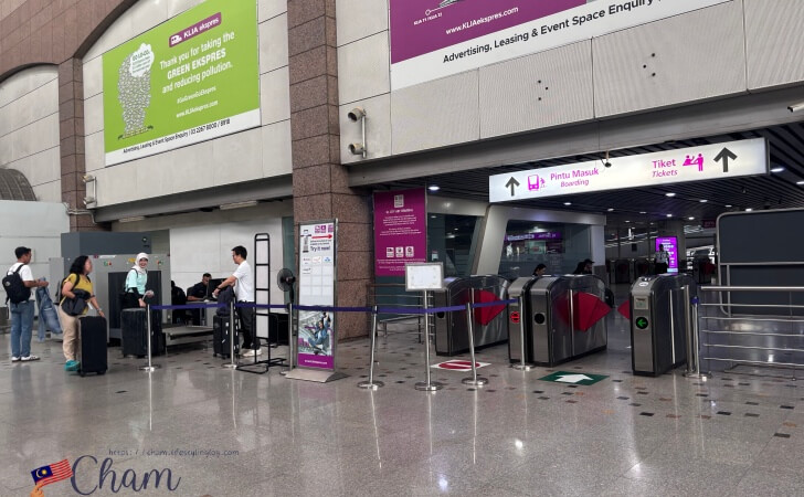 KLセントラル駅のチェックインカウンター近くにある手荷物検査エリア