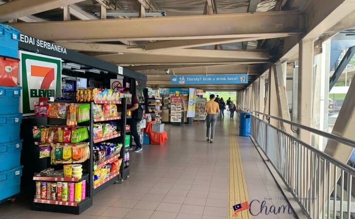 KTMのMid Valley駅