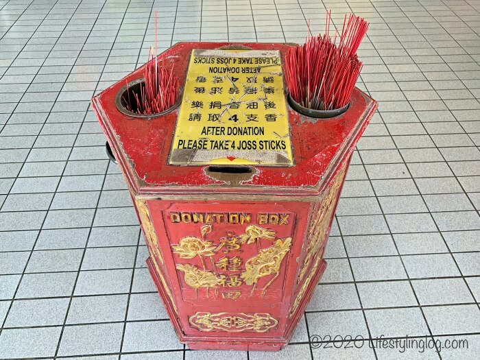 クアラルンプールの天后宮（Thean Hou Temple）にあるお線香置き場