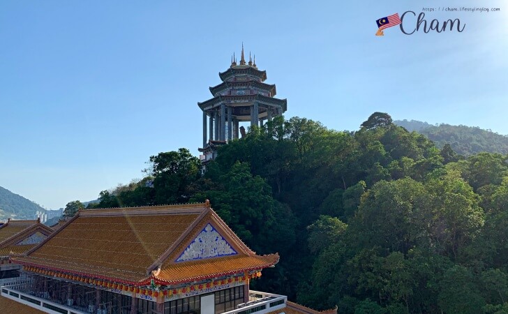 パゴダの最上階から見える観音菩薩像