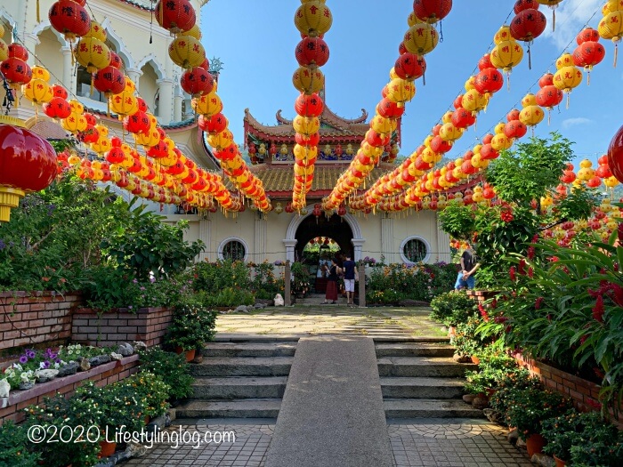 極楽寺（Kek Lok Si Temple）のパゴダへの入口