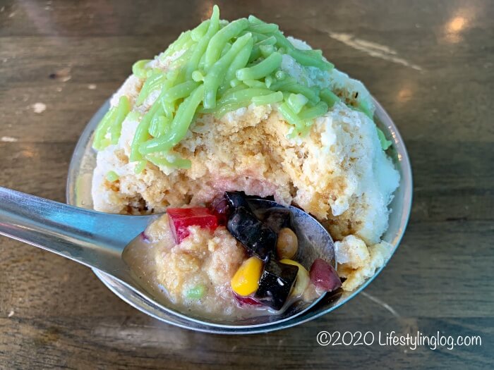 Kwong Wah Ice Kacang（光華）のアイスカチャンの中に入っている具材