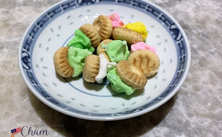 ナラカフェでコーヒーを注文した時についてきたお菓子