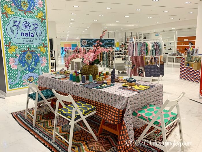 Robinsons at Four Seasons PlaceにあるNala Designs（ナラ デザインズ）の店舗