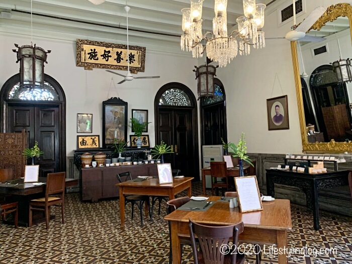 ブルーマンション（Cheong Fatt Tze Mansion）のセントラルコートヤードにある朝食エリア