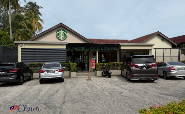 ペナンのBatu Ferringhi(バトゥフェリンギ)にあるスターバックスの店舗外観