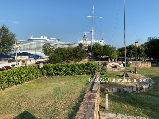 コーンウォリス要塞（Fort Cornwallis）から見える客船