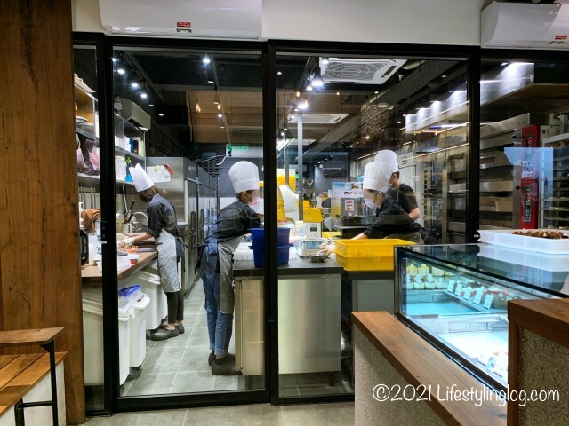 Croisserie Artisan Bakery @ Damansara Heightsの店内製造