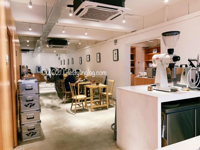 Croisserie Artisan Bakery @ Damansara Heightsの2階にある座席