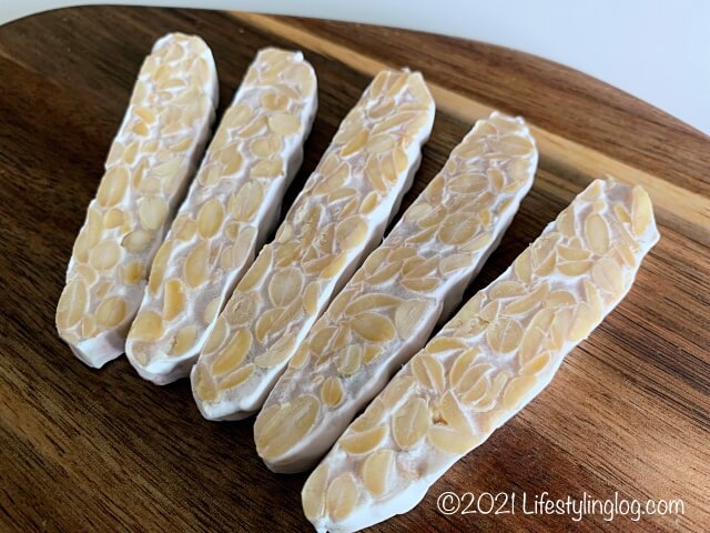 自家製のTempeh（テンペ）をスライスしたところ