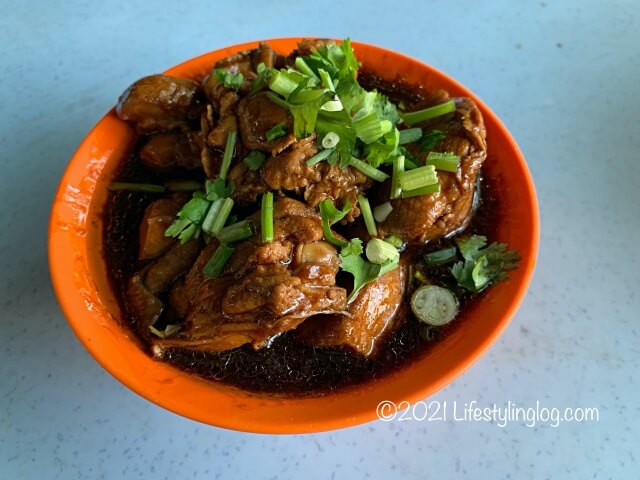 強記補品（Keong Kee Herbal Soup）のBraised Chicken with Black Fungus & Ginger