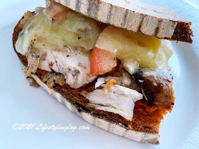 Tommy le BakerのOven-Braised Chicken Sandwich