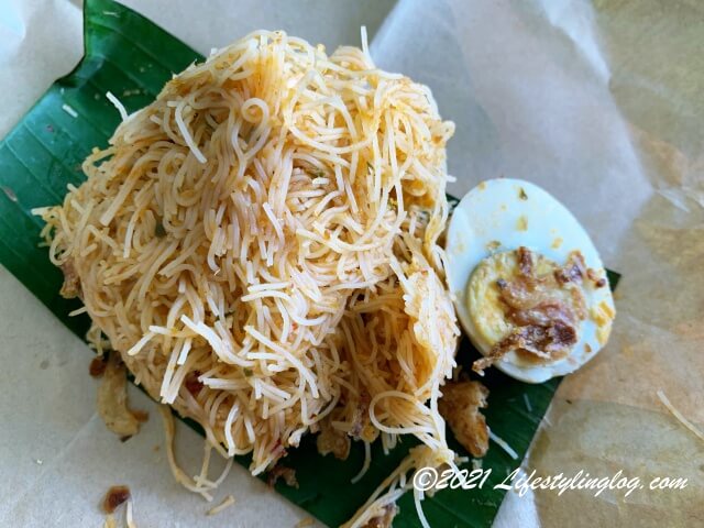 開封したBungkus Kaw KawのBihun Siam