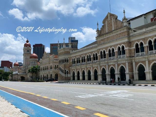 Sultan Abdul Samad Building（スルタン・アブドゥル・サマド・ビル）と拡張工事で作られたThe General Post Officeがあった建物